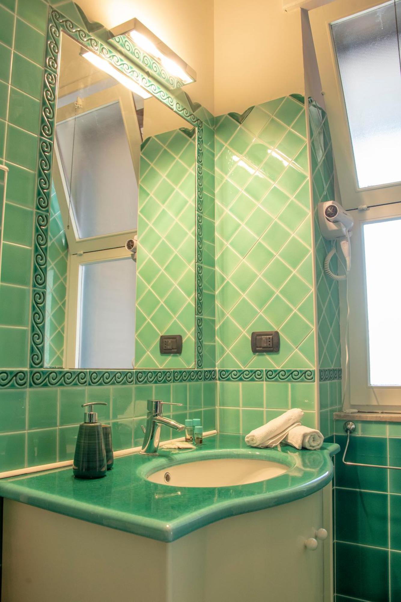 Reginella Guest House Салерно Екстериор снимка