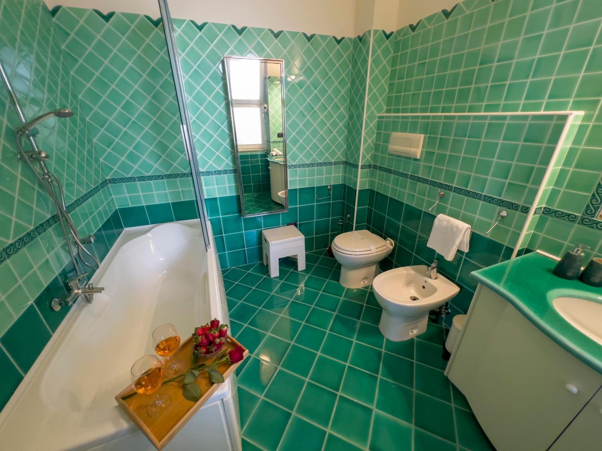 Reginella Guest House Салерно Екстериор снимка